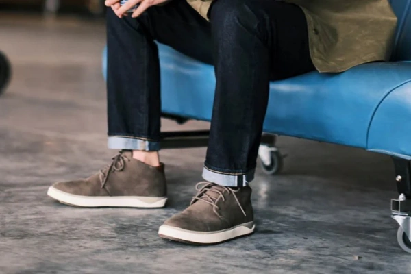 Stylish Men's Low-top Shoes: Urban Sophistication